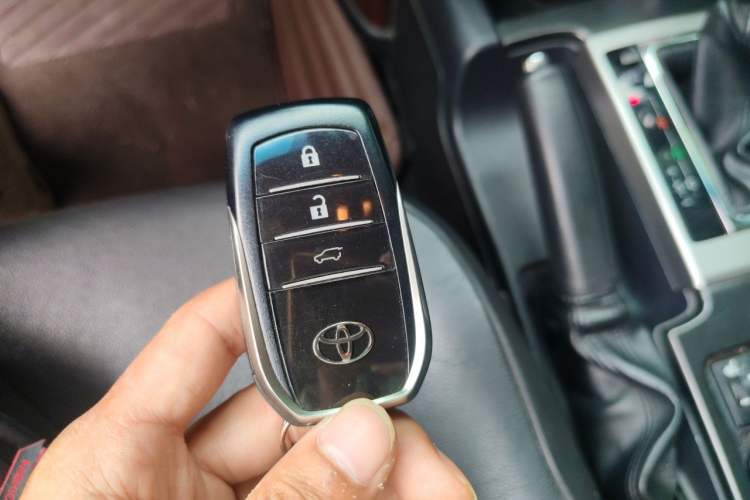 Used Toyota Prado 2016 3.5L Automatic TX-L NAVI Vehicle Key