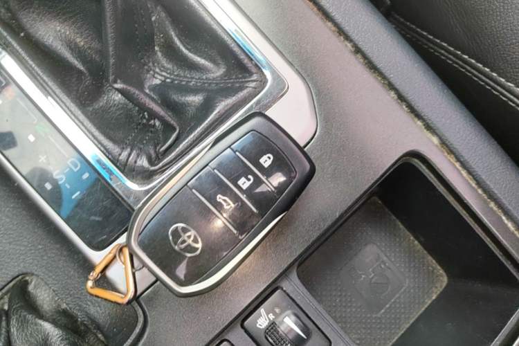 Used Toyota Prado 2016 3.5L Automatic TX-L Vehicle Key