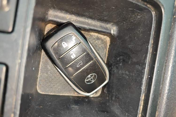 Used Toyota Prado 2016 3.5L Automatic TX-L Vehicle Key