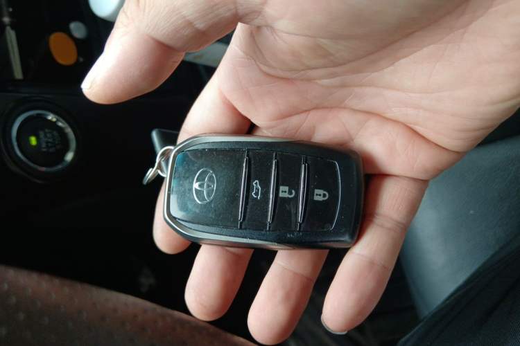 Used Toyota Prado 2016 3.5L Automatic TX-L Vehicle Key