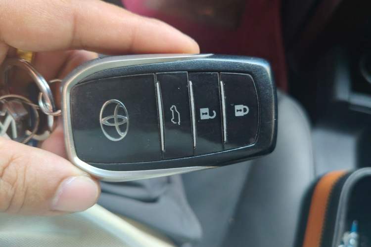 Used Toyota Prado 2016 3.5L Automatic TX-L Vehicle Key