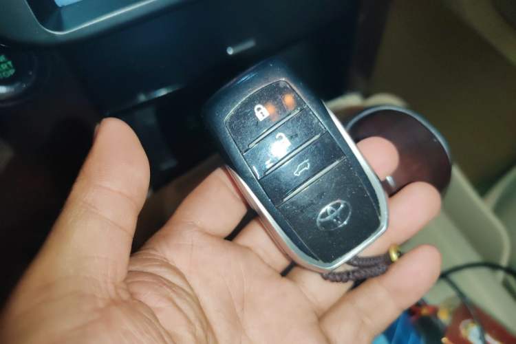 Used Toyota Prado 2016 3.5L Automatic TX-L Vehicle Key
