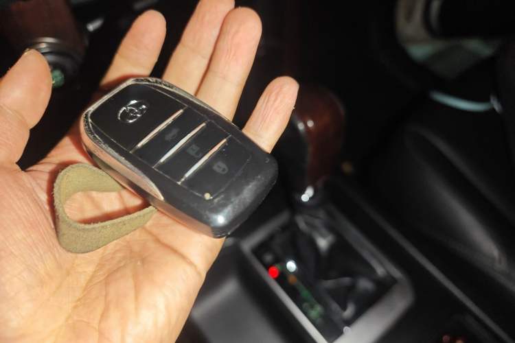 Used Toyota Prado 2016 3.5L Automatic TX-L Vehicle Key