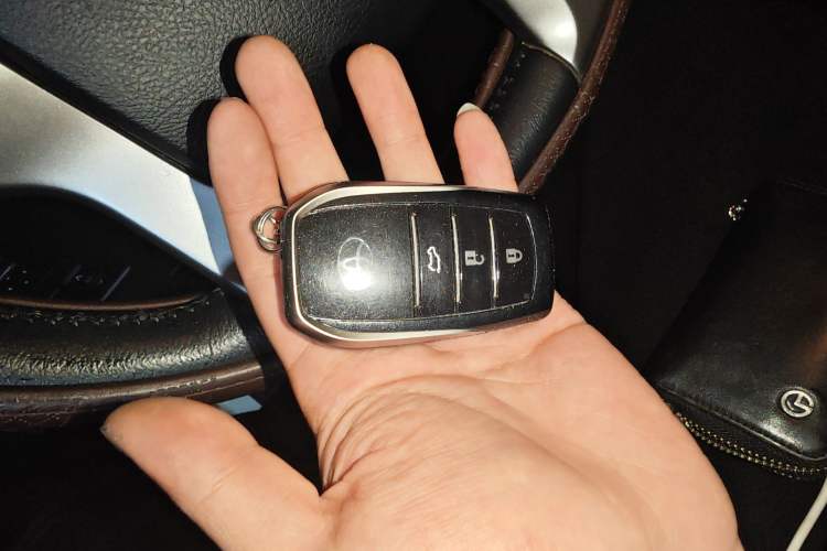 Used Toyota Prado 2016 3.5L Automatic TX-L Vehicle Key