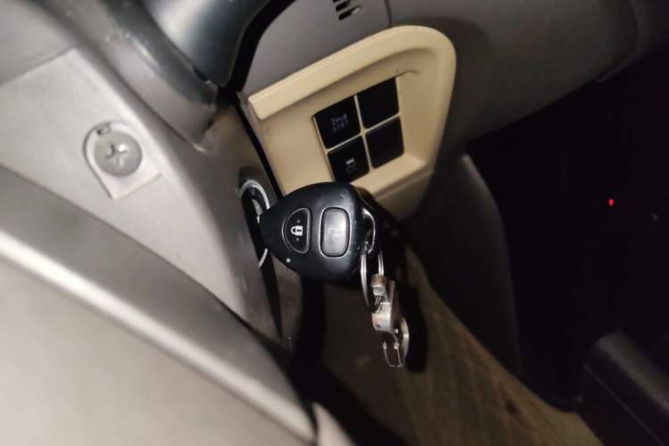 Used Toyota Prado 2016 2700 TX 7-Seater Middle East Version Vehicle Key