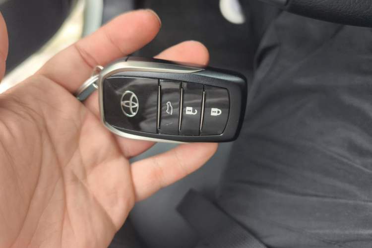 Used Toyota Prado 2016 3.5L Automatic TX-L NAVI Vehicle Key