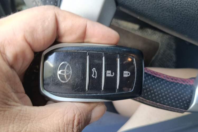 Used Toyota Prado 2016 3.5L Automatic TX-L Vehicle Key
