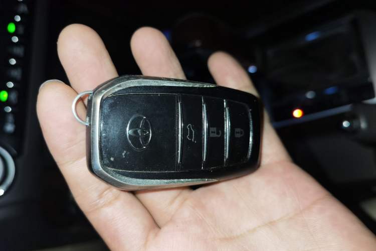 Used Toyota Prado 2016 3.5L Automatic TX-L Vehicle Key