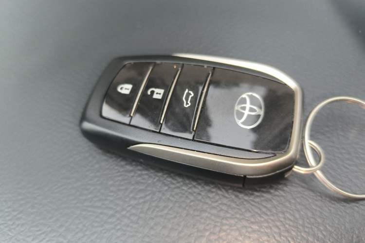 Used Toyota Prado 2016 3.5L Automatic TX-L Vehicle Key