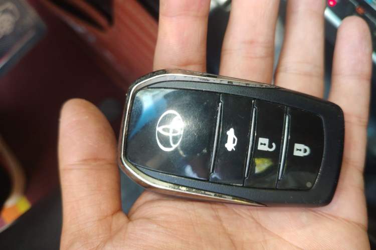 Used Toyota Prado 2016 3.5L Automatic TX-L Vehicle Key