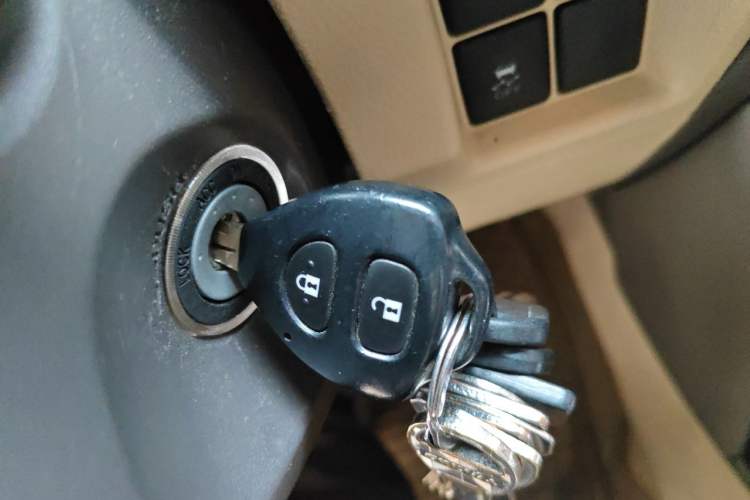 Used Toyota Prado 2016 2700 TX 7-Seater Middle East Version Vehicle Key