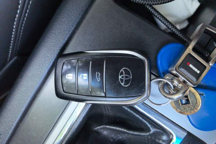 Used Toyota Prado 2016 3.5L Automatic TX-L Vehicle Key