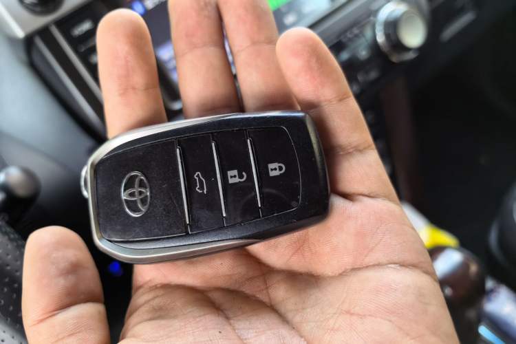 Used Toyota Prado 2016 3.5L Automatic TX-L Vehicle Key