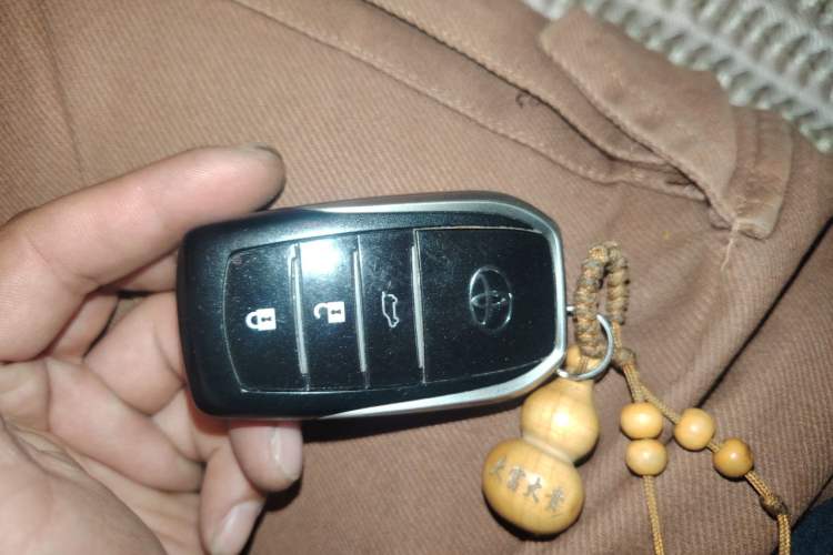 Used Toyota Prado 2016 3.5L Automatic TX-L Vehicle Key