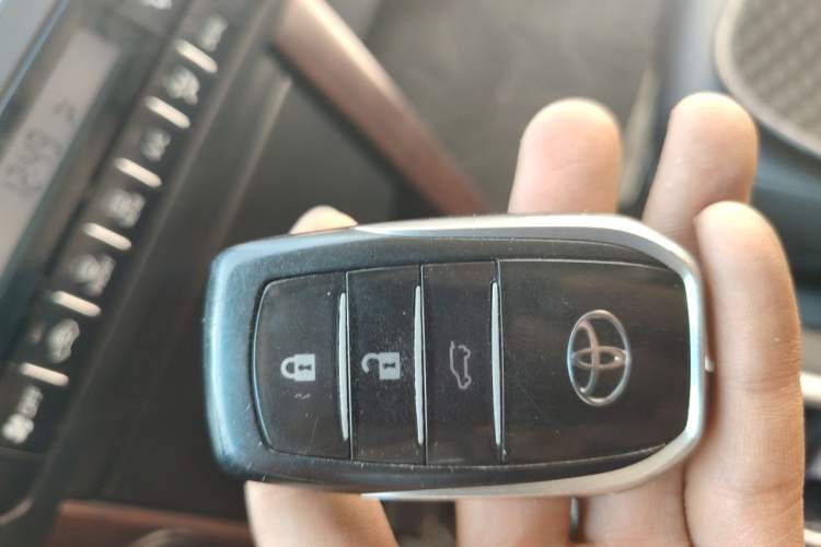 Used Toyota Prado 2016 3.5L Automatic TX-L Vehicle Key