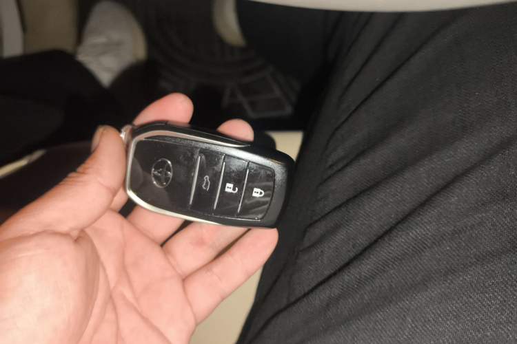Used Toyota Prado 2016 3.5L Automatic TX-L Vehicle Key
