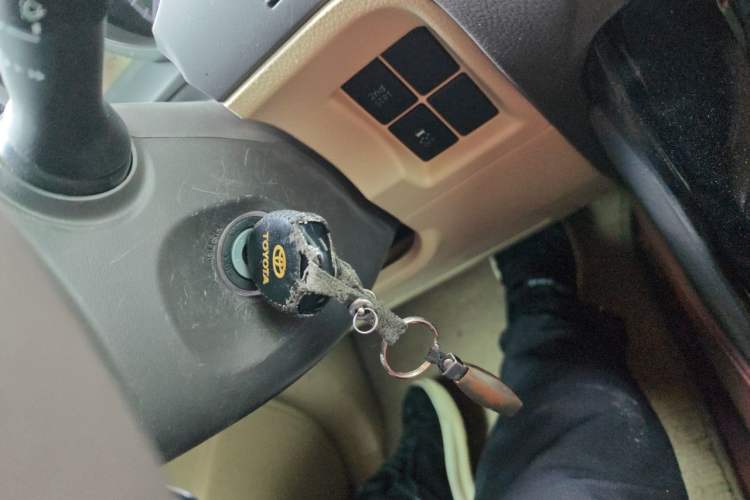 Used Toyota Prado 2016 2700 TX 7-Seater Middle East Version Vehicle Key