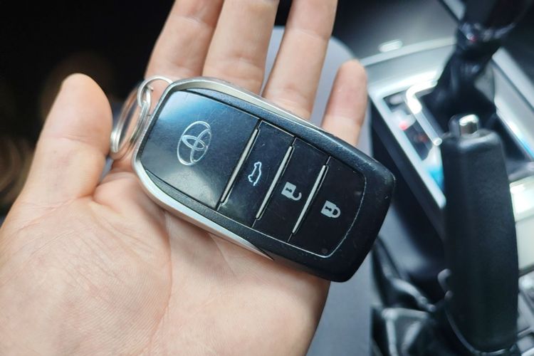 Used Toyota Prado 2016 3.5L Automatic TX-L Vehicle Key