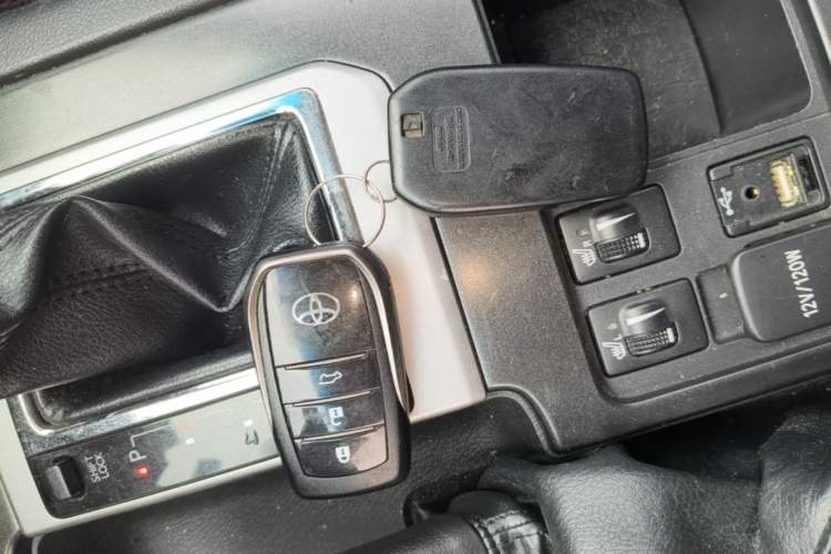 Used Toyota Prado 2016 3.5L Automatic TX-L Vehicle Key
