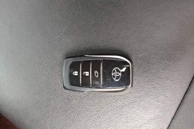 Used Toyota Prado 2016 3.5L Automatic TX-L NAVI Vehicle Key