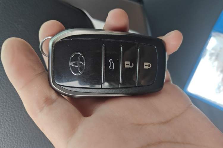 Used Toyota Prado 2016 3.5L Automatic TX-L Vehicle Key