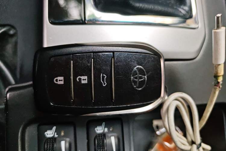 Used Toyota Prado 2016 3.5L Automatic TX-L Vehicle Key
