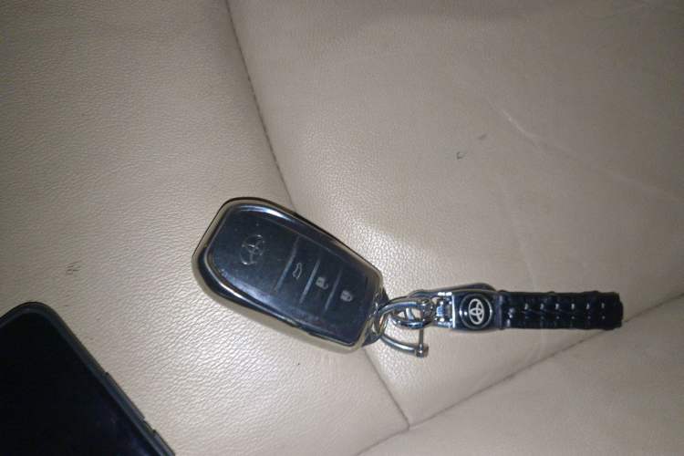 Used Toyota Prado 2016 3.5L Automatic TX-L Vehicle Key