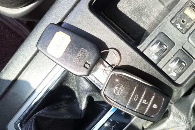 Used Toyota Prado 2016 3.5L Automatic TX-L Vehicle Key