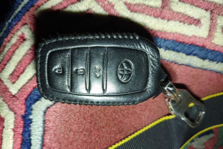 Used Toyota Prado 2016 3.5L Automatic TX-L Vehicle Key