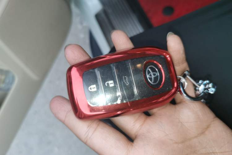 Used Toyota Prado 2016 3.5L Automatic TX-L Vehicle Key