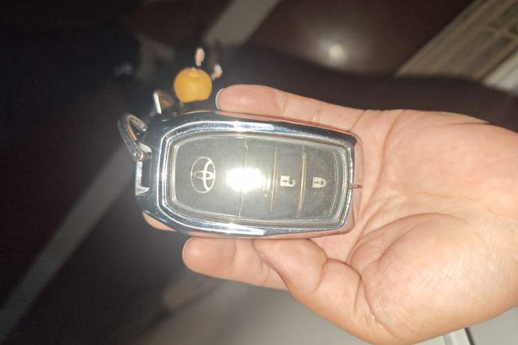 Used Toyota Prado 2016 3.5L Automatic TX-L Vehicle Key