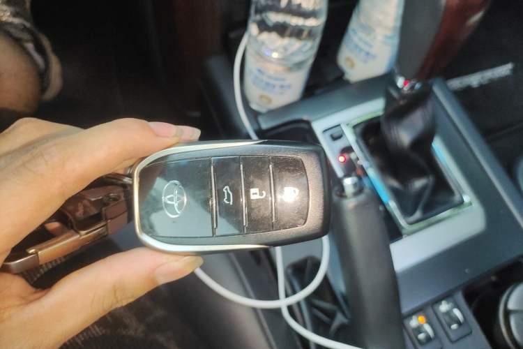 Used Toyota Prado 2016 3.5L Automatic TX-L Vehicle Key