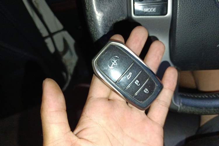 Used Toyota Prado 2016 3.5L Automatic TX-L Vehicle Key