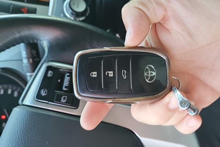 Used Toyota Prado 2016 3.5L Automatic TX-L Vehicle Key