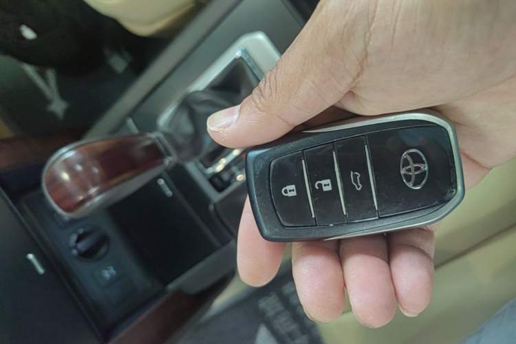 Used Toyota Prado 2016 3.5L Automatic TX-L NAVI Vehicle Key
