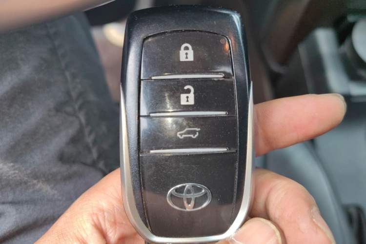 Used Toyota Prado 2016 3.5L Automatic TX-L Vehicle Key