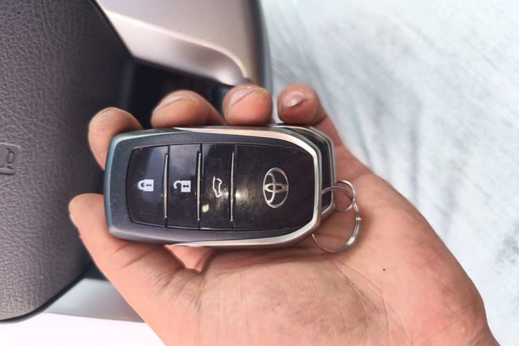 Used Toyota Prado 2016 3.5L Automatic TX-L Vehicle Key