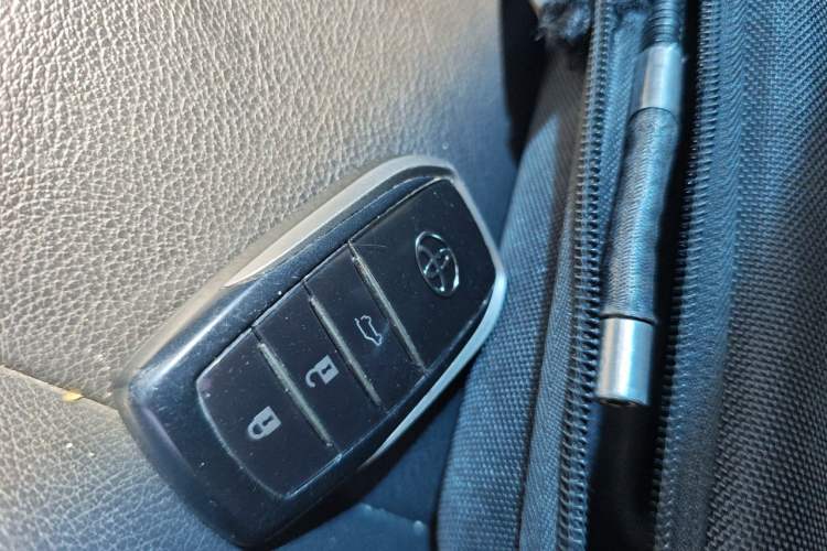 Used Toyota Prado 2016 3.5L Automatic TX-L NAVI Vehicle Key