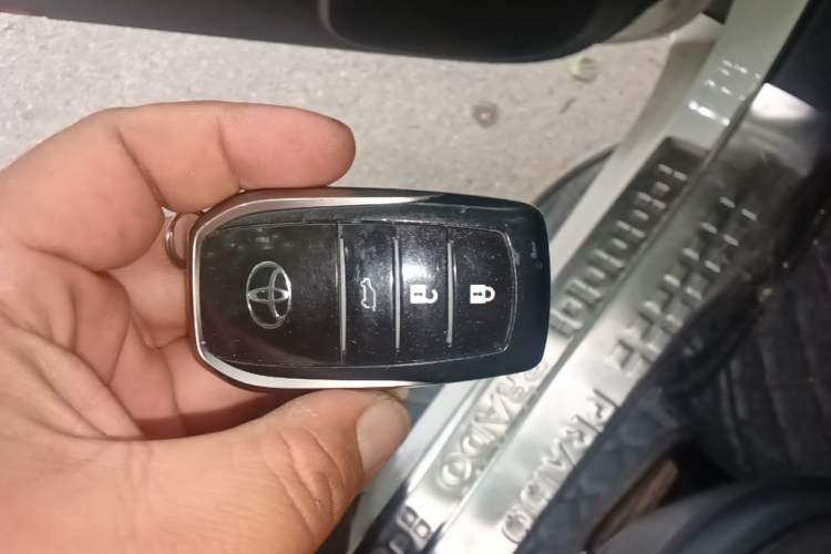Used Toyota Prado 2016 3.5L Automatic TX-L Vehicle Key