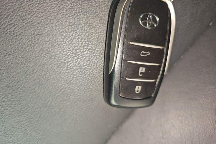 Used Toyota Prado 2016 3.5L Automatic TX-L Vehicle Key