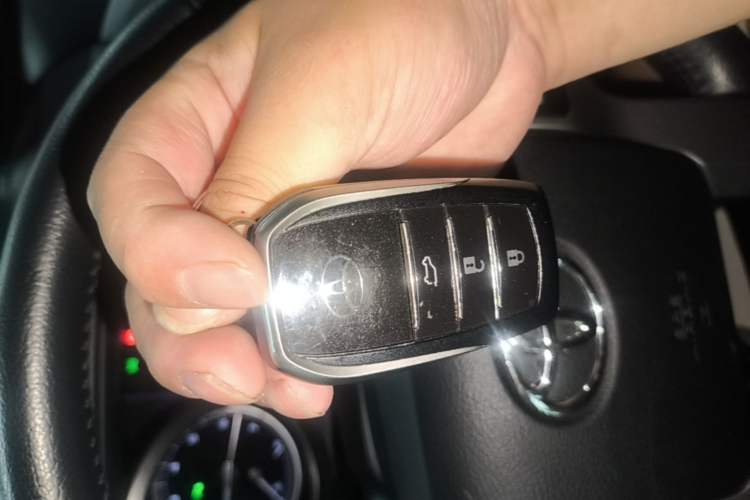 Used Toyota Prado 2016 3.5L Automatic TX-L Vehicle Key