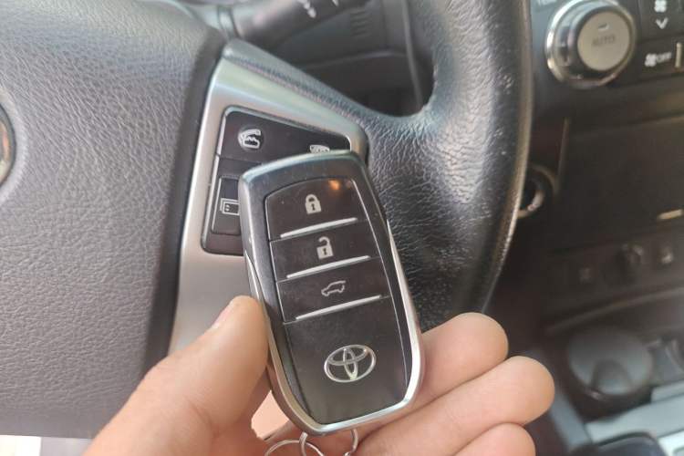 Used Toyota Prado 2016 3.5L Automatic TX-L NAVI Vehicle Key