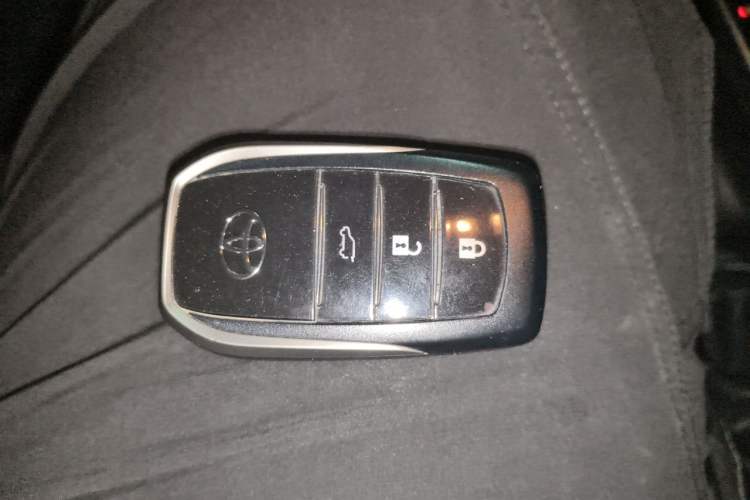 Used Toyota Prado 2016 3.5L Automatic TX-L Vehicle Key