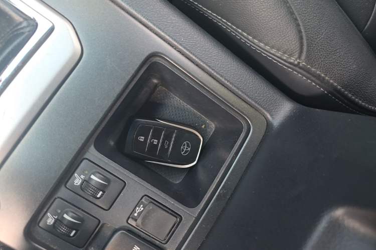 Used Toyota Prado 2016 3.5L Automatic TX-L Vehicle Key