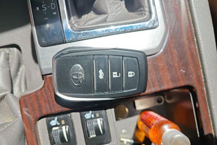 Used Toyota Prado 2016 2700 TX 7-Seater Middle East Version Vehicle Key