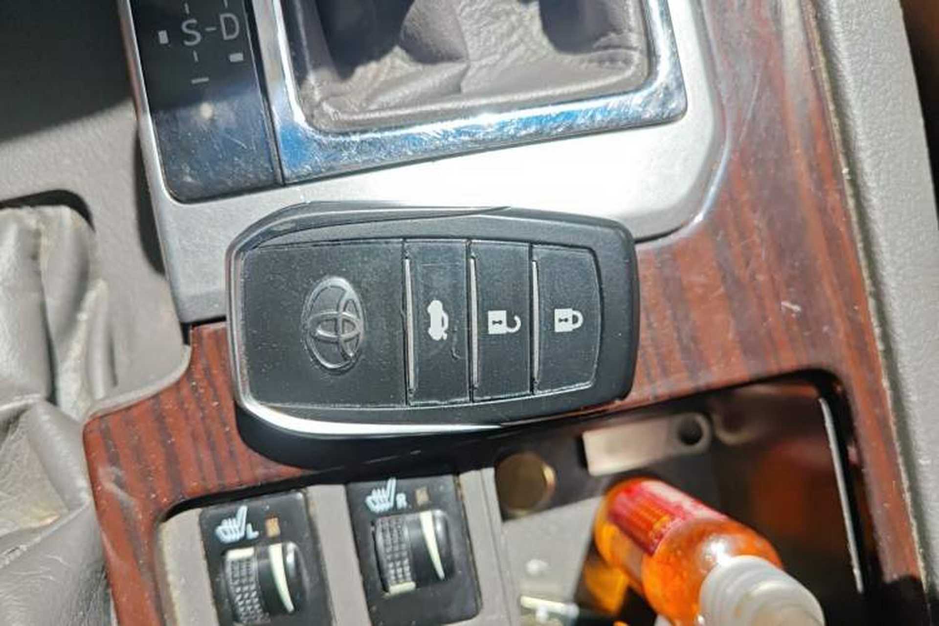 Used Toyota Prado 2016 2700 TX 7-Seater Middle East Version Vehicle Key