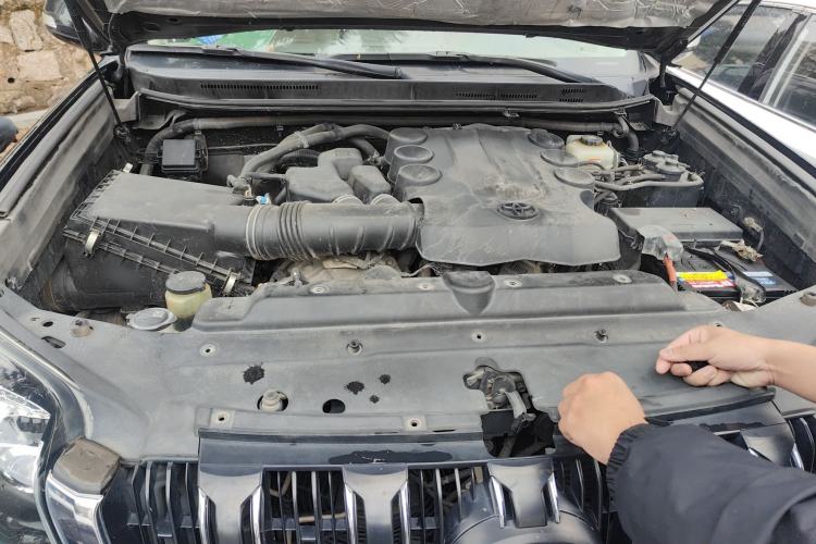Used Toyota Prado  Engine Bay