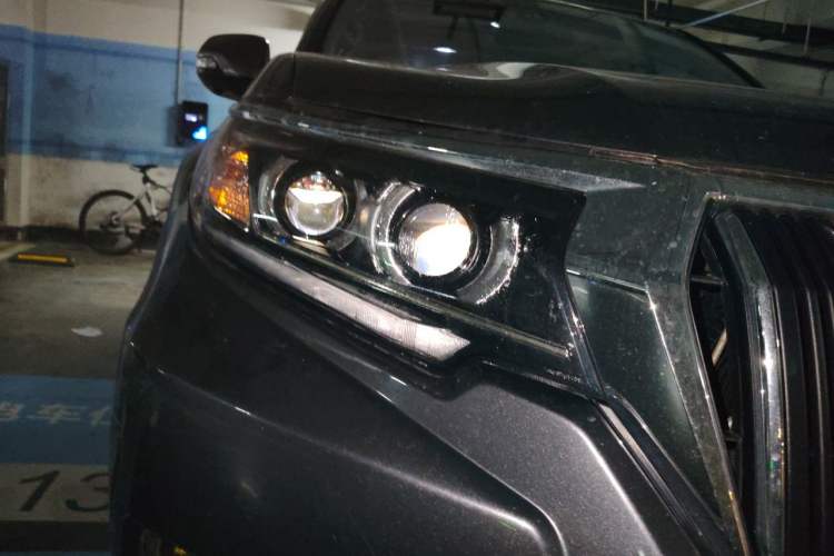 Used Toyota Prado  Right Front Headlight