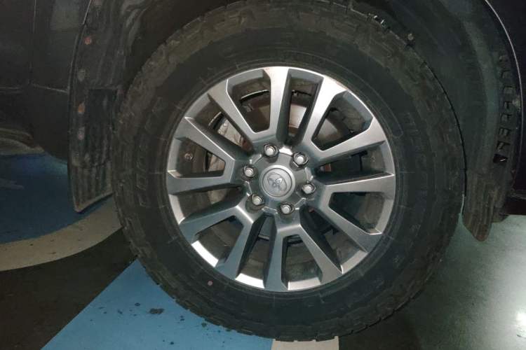 Used Toyota Prado  Right Front Wheel Hub