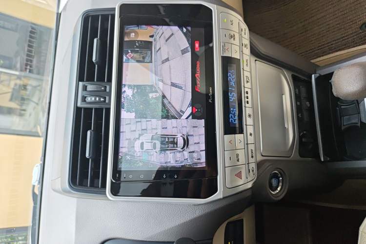 Used Toyota Prado 2017 4000 TXL Dual Airbags Side-Mounted – Middle East Version Audio And AC Panel